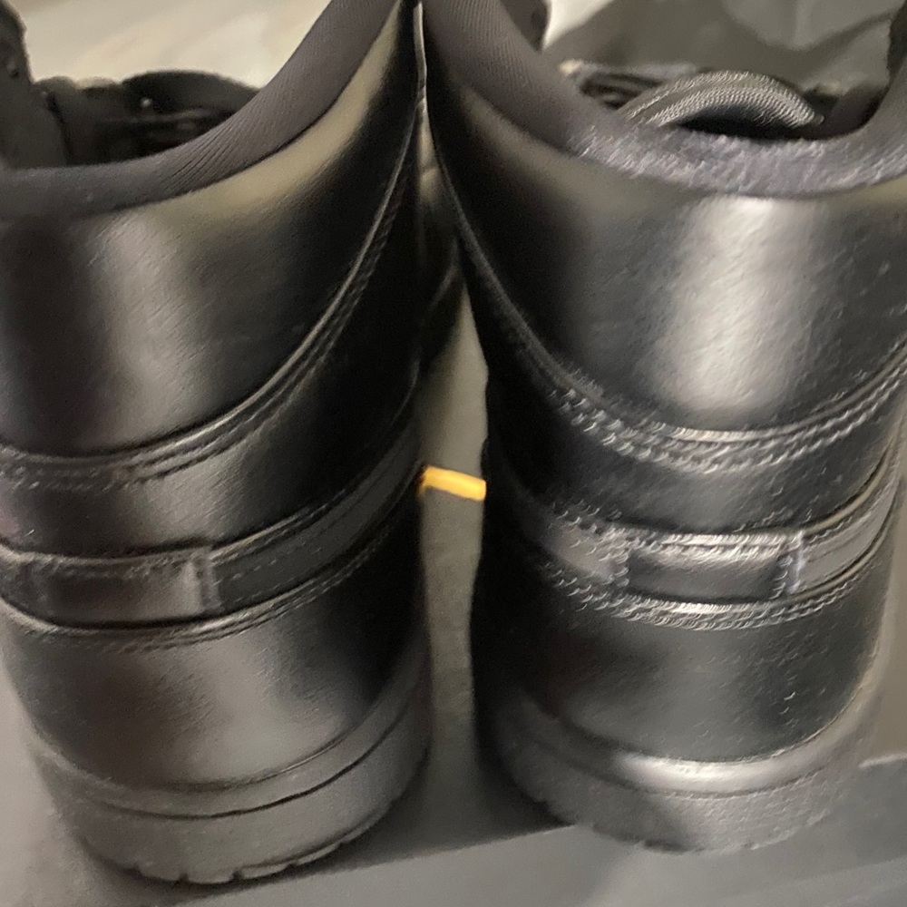 Jordan 1 triple black DS size 8